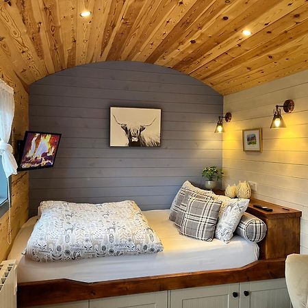 Oakies Farm Stays Llandovery Exterior foto