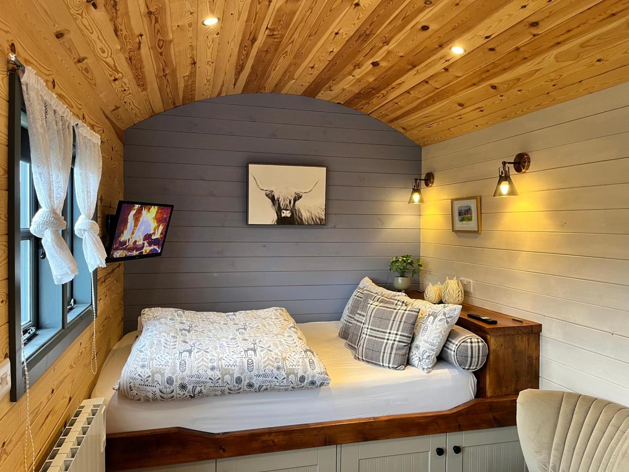 Oakies Farm Stays Llandovery Exterior foto